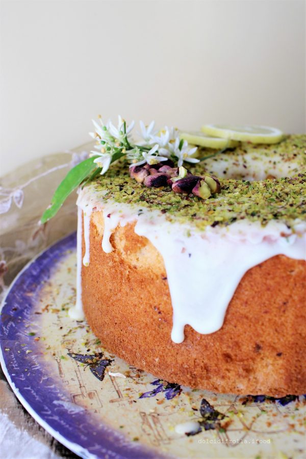 Fluffosa Al Limone E Pistacchio Con Glassa Al Cioccolato Bianco Dolci