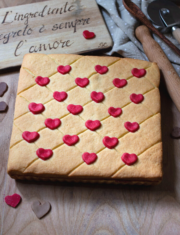 CROSTATA TRAPUNTA DI CUORI