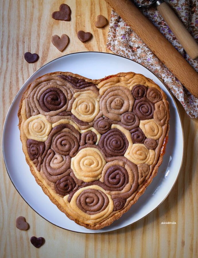 CROSTATA CUORE DECORATO